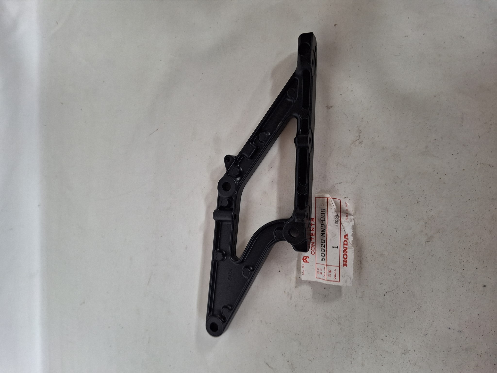 Picture of CARRIER,REAR,L  50320-MN9-000